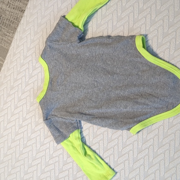 John Deere Kids / Baby  - Yellow and Green, Gray And Green Onesies 3-9 Month - Picture 8 of 8